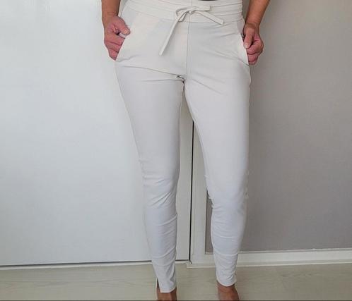 Studio Anneloes Stairdown broek
S Heavy Travelstof, Kleding | Dames, Broeken en Pantalons, Zo goed als nieuw, Maat 36 (S), Beige