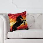 Smyrna, latch hook kussen, diy kit, stijgerend paard, zelf m, Hobby en Meer, Hobby en Meer, Nieuw, Ophalen of Verzenden