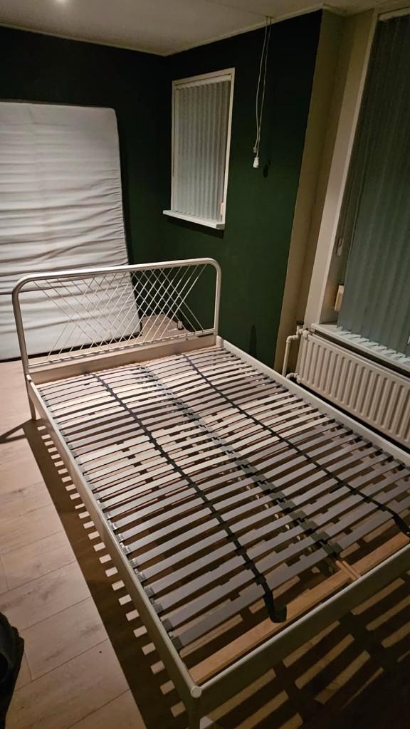 IKEA bed 140 cm, Huis en Inrichting, Slaapkamer | Bedden, Gebruikt, Tweepersoons, 140 cm, 200 cm, Metaal, Wit, Ophalen