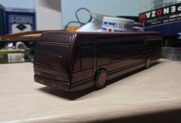 Houten model Den Oudsten B90 (lage vloerbus) beschikbaar voor biedingen