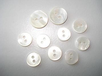 Uit 1968: 8+2 knopen (4mm+8mm) beschikbaar voor biedingen