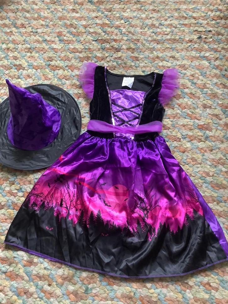 Leuke halloweenjurk zwart/paars  met hoed compleet 7-9 jaar, Kinderen en Baby's, Carnavalskleding en Verkleedspullen, Gebruikt