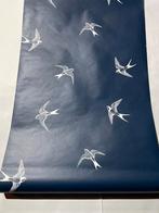 Vliesbehang vogelprint blauw/wit €5 per rol., Ophalen of Verzenden, 10 tot 25 m², Wit