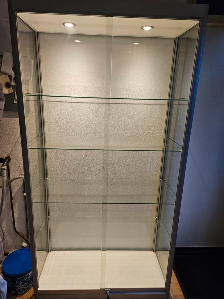 Professionele Vitrinekast Met Gelagerd glas!!, Huis en Inrichting, Kasten | Vitrinekasten, 150 tot 200 cm, 50 tot 100 cm, 25 tot 50 cm