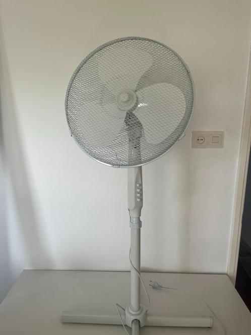 Vloerventilator wit maakt weinig geluid, Witgoed en Apparatuur, Ventilatoren, Zo goed als nieuw, Vloerventilator, Ophalen of Verzenden