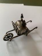 Zilveren miniatuur wijnvat op kuipwagen, gemerkt, Ophalen of Verzenden
