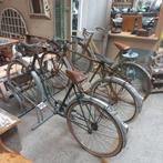 Drie gave oude Franse fietsen, Ophalen