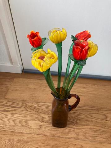Glazen tulpen beschikbaar voor biedingen