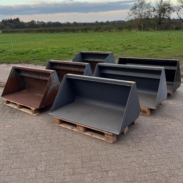 Schepbakken, Grondbakken, Volumebakken, Puinbakken beschikbaar voor biedingen