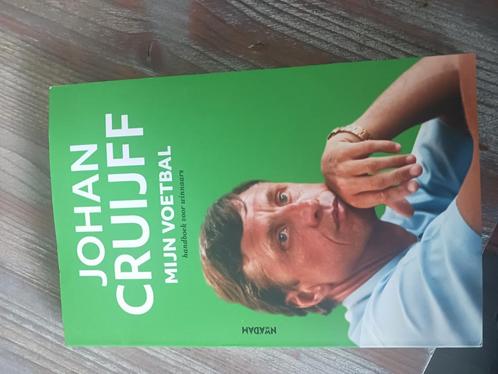 Johan Cruijff - Mijn voetbal, Boeken, Sportboeken, Zo goed als nieuw, Balsport, Ophalen of Verzenden