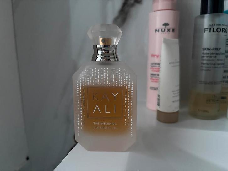 Kayali Wedding Silk Santal 50ml, Sieraden, Tassen en Uiterlijk, Uiterlijk | Parfum, Gebruikt, Ophalen of Verzenden