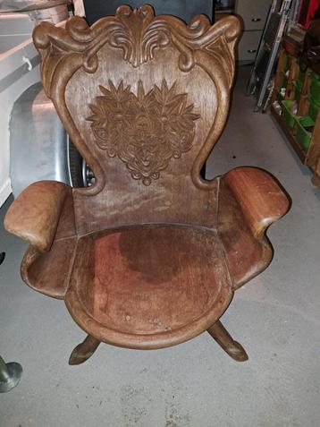 Unieke handbewerkte stoel