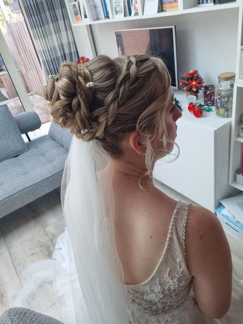 Bruids opsteekkapsels en make-up voor bruiloften en feestjes, Diensten en Vakmensen, Kappers en Thuiskappers, Bruidskapsels, Hairextensions