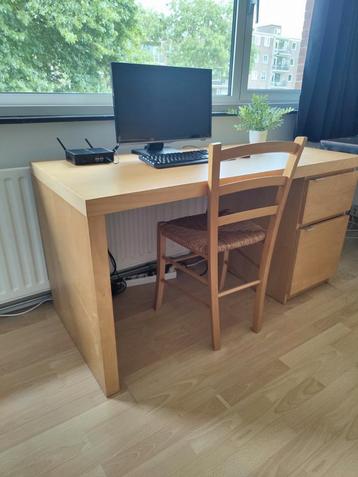 Bureau 140x65x72 cm beschikbaar voor biedingen