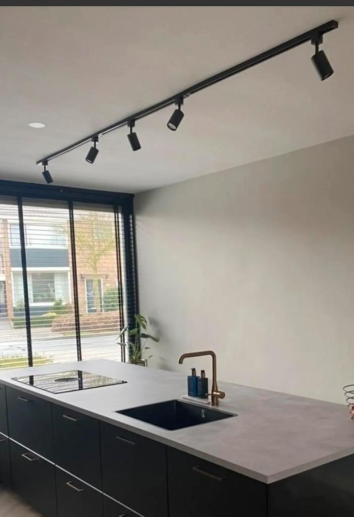 1-fase rails set met 3 spots - ongebruikt - Zwart, Huis en Inrichting, Lampen | Spots, Nieuw, Plafondspot of Wandspot, Metaal of Aluminium