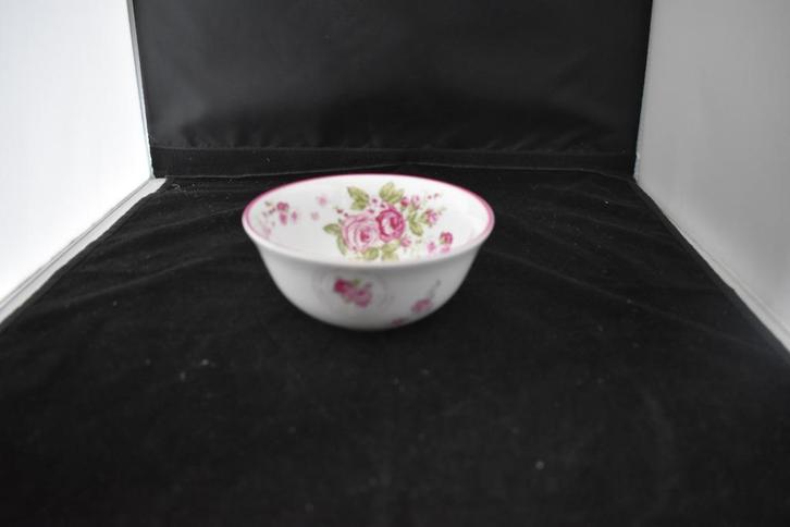 Schaaltjes Le Rosier Rose servies, Huis en Inrichting, Keuken | Servies, Nieuw, Overige typen, Overige stijlen, Overige materialen