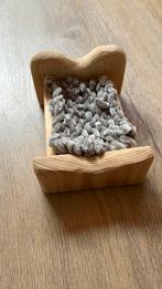 Poppenbedje hout met deken, Ophalen of Verzenden, Zo goed als nieuw, Poppenhuis