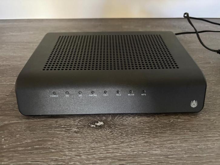 Ubee modem / router type EVW3226, Computers en Software, Routers en Modems, Zo goed als nieuw, Router met modem, Ophalen of Verzenden
