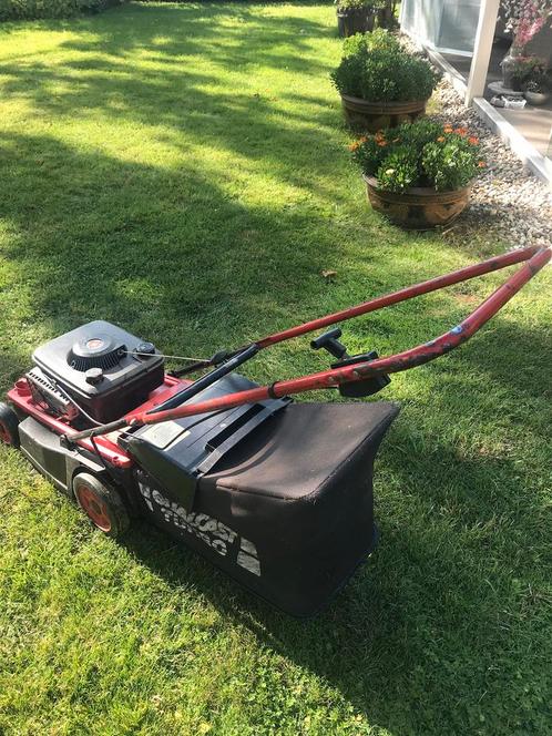 Deze benzine grasmaaier doet nog prima z’n werk ., Tuin en Terras, Grasmaaiers, Zo goed als nieuw, Cirkelmaaier, Ophalen of Verzenden