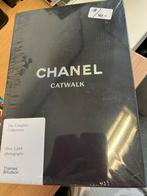 Chanel Catwalk The complete collection; nieuw in plastic, Boeken, Ophalen of Verzenden, Zo goed als nieuw, Mode algemeen