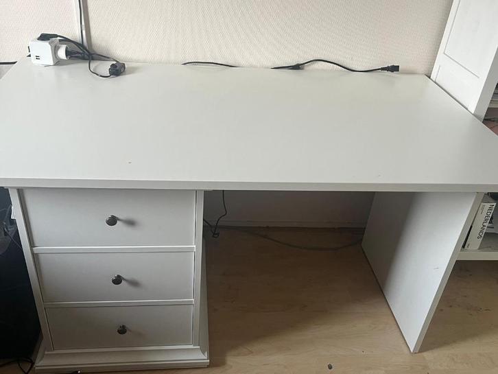 Wit bureau met vergroot bureaublad en een warmtepaneel, Huis en Inrichting, Bureaus, Gebruikt, Bureau, Ophalen