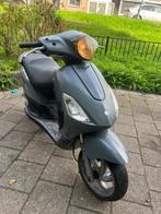 Piaggio fly, Fietsen en Brommers, Scooters | Piaggio, Ophalen of Verzenden, Zo goed als nieuw, Benzine, Fly