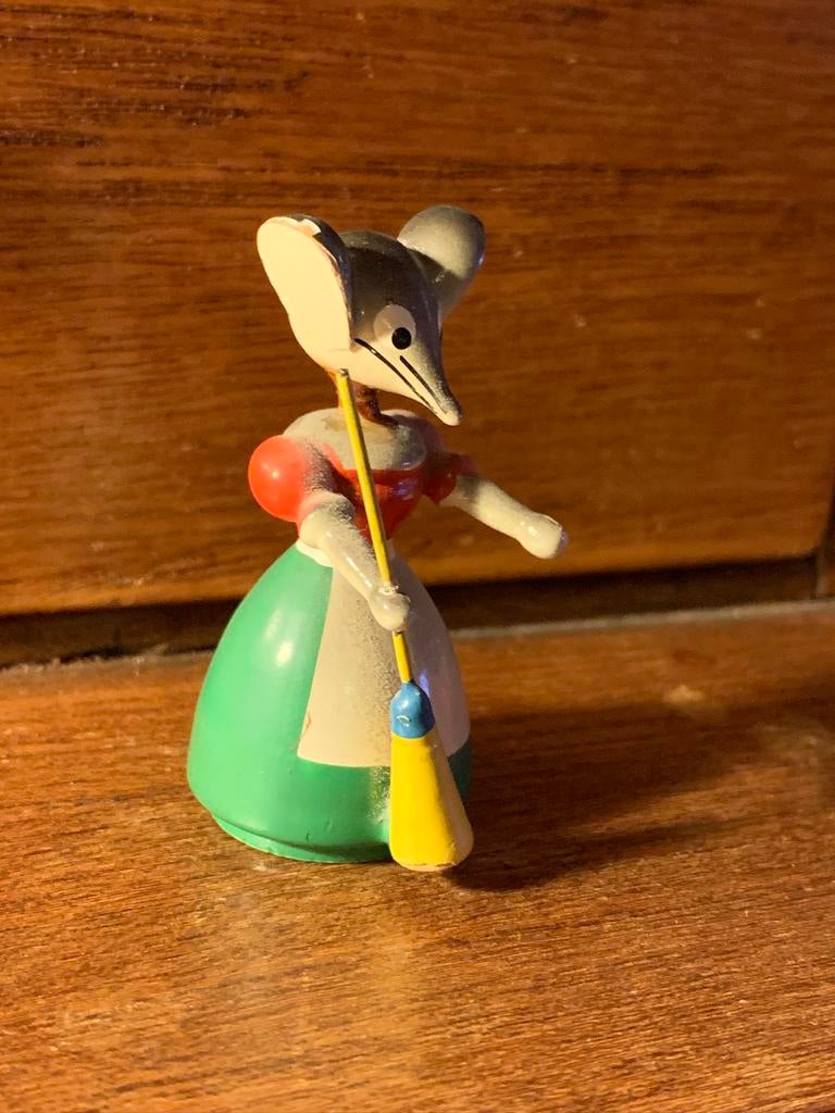 Muis met bezem. (Ertsgebergte ?), Ophalen of Verzenden