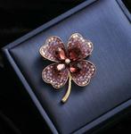 Nieuwe Lila Broche. Voor 5,95 Verzendkosten 1,00, Sieraden, Tassen en Uiterlijk, Broches, Ophalen of Verzenden, Nieuw, Paars, Overige materialen