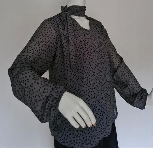 "ENVY" Bosgroene bloes met leuke details. Mt. M. Nieuwstaat!, Kleding | Dames, Blouses en Tunieken, Zo goed als nieuw, Maat 38/40 (M)