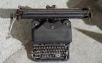 Grote antieke schrijfmachine, is nog bruikbaar,, Ophalen