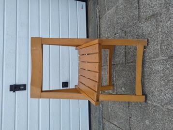 Set van 2 Houten klapstoelen beschikbaar voor biedingen