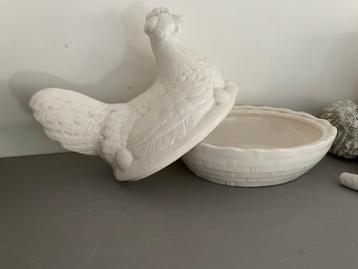 Vintage witte keramische  kip mand eiernestje. Schramberg beschikbaar voor biedingen