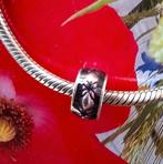 Pandora smalle bedel, zwart/paars ,goudkleurige emaille, Pandora, Ophalen of Verzenden, Zo goed als nieuw, 1 bedel