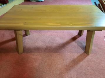 Salon tafel beschikbaar voor biedingen