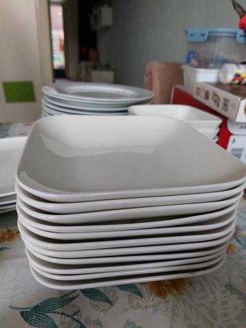 In goede staat, heel veel servies! beschikbaar voor biedingen