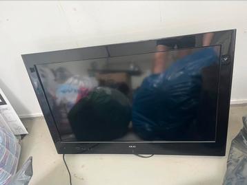 Tv met ophangsysteem beschikbaar voor biedingen