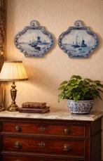 2 Antieke DE PORCELEYNE FLES appliques 1895, Antiek en Kunst, Antiek | Wandborden en Tegels, Ophalen of Verzenden