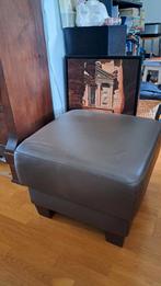 Hocker/voetenbank. Bruin leder, Ophalen, Zo goed als nieuw, 50 tot 75 cm, Vierkant