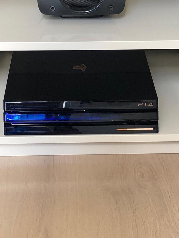 PS4 500 million met originele shipper, Spelcomputers en Games, Spelcomputers | Sony PlayStation 4, Zo goed als nieuw, Pro, Met 1 controller