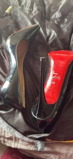 Christian Louboutin, Verzenden