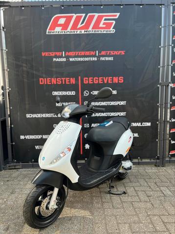 NIEUWSTAAT Piaggio zip 2 takt 2016 BROM 651km GRATIS BEZORGD beschikbaar voor biedingen