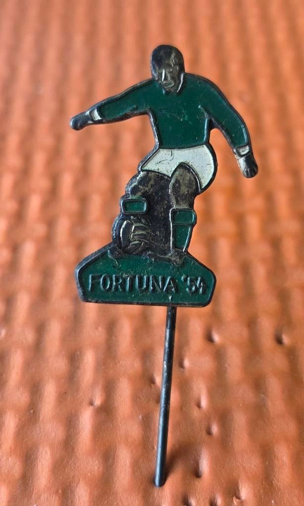 Voetbalspeldje Fortuna '54, Verzamelen, Ophalen of Verzenden, Gebruikt, Figuurtje, Speldje of Pin