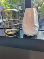 Twee forse vazen 30 cm hoog, Huis en Inrichting, Woonaccessoires | Vazen, Ophalen, Wit, Minder dan 50 cm, Glas