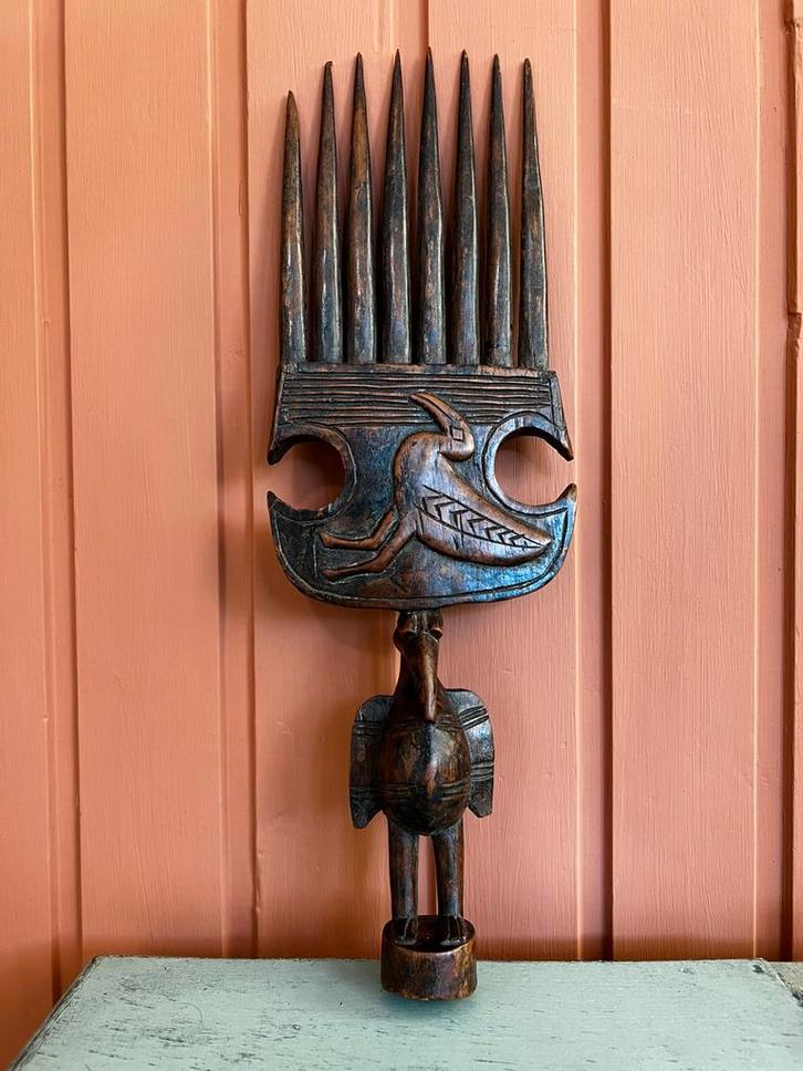 Kam uit de ashanti tribe in ghana handgesneden, Antiek en Kunst, Kunst | Beelden en Houtsnijwerken, Ophalen of Verzenden