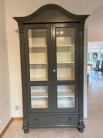Grijze vitrinekast met glazen deuren, Ophalen, Gebruikt, 100 tot 150 cm, Glas