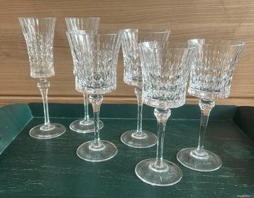 6 glazen: 2x flutes, 2x rode wijn, 2x witte wijn p/6: beschikbaar voor biedingen