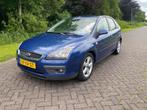 Ford Focus 1.8-16V Ambiente Flexifuel eerste eigenaars auto., Gebruikt, Zwart, Blauw, 1219 kg
