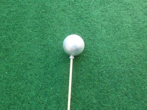 33 matte zilveren kleinere kerstballen op stok, Diversen, Kerst, Zo goed als nieuw, Ophalen of Verzenden