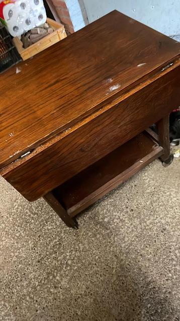 Klaptafel 67 cm hoog met wieltjes beschikbaar voor biedingen