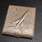 Sovjet sigarettenkoker “Sovjet Satellieten van de Aarde”CCCP, Antiek en Kunst, Ophalen of Verzenden